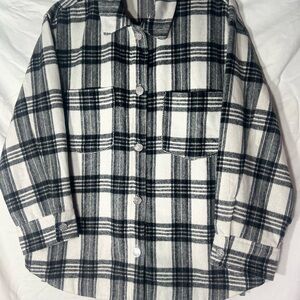 eesome Black and White Plaid Button Down Shirt